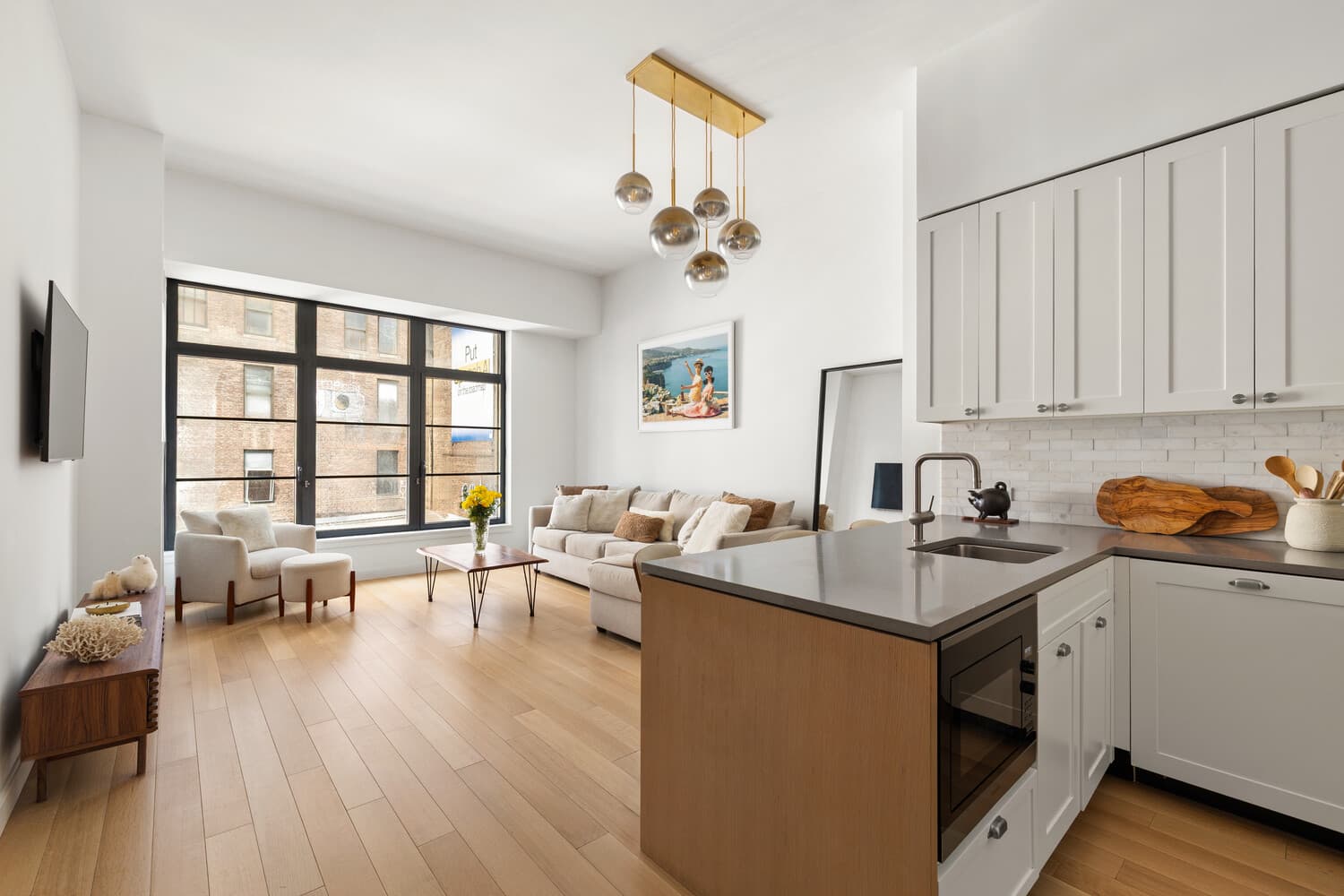 27 N Moore Street 4A, New York, NY 10013 — primary view